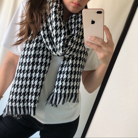 SOLD OUT — Houndstooth-Scarf - Picture 5 of 8